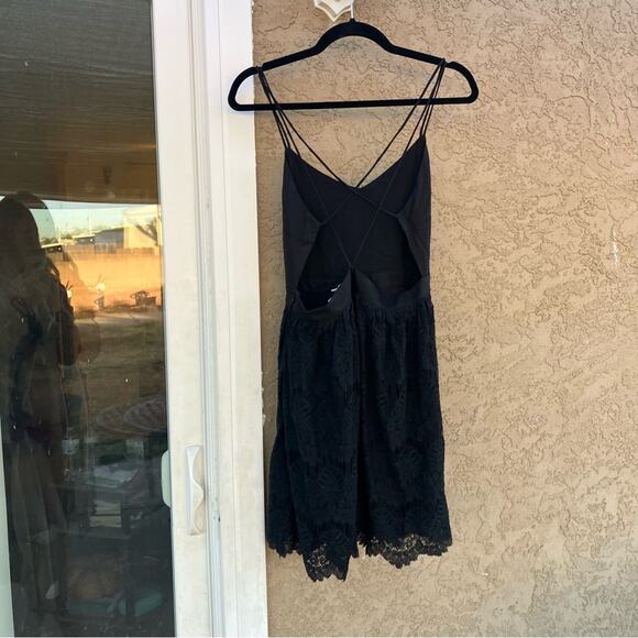 NWT Kimchi Blue black mini dress, women’s size 6 - Picture 5 of 6